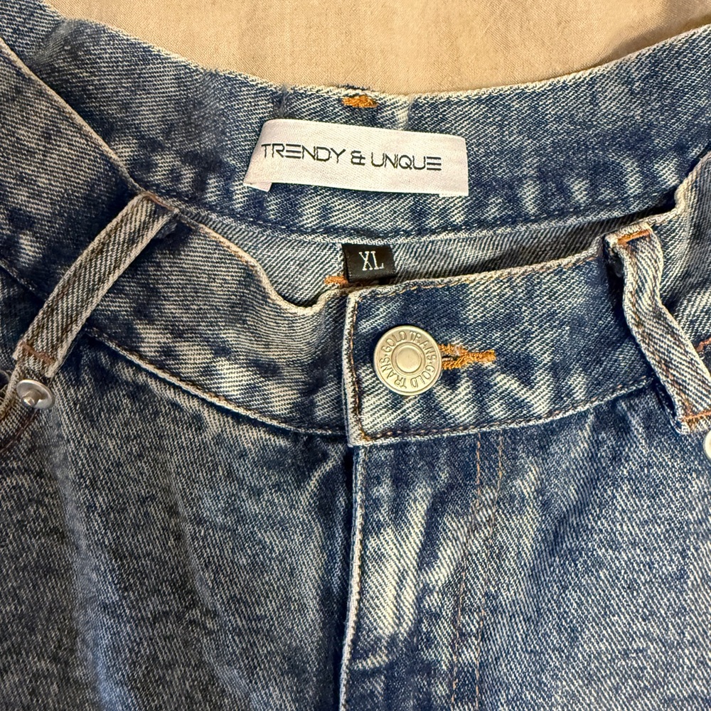 Distressed Ruffle Denim Shorts - Picture 6 of 8